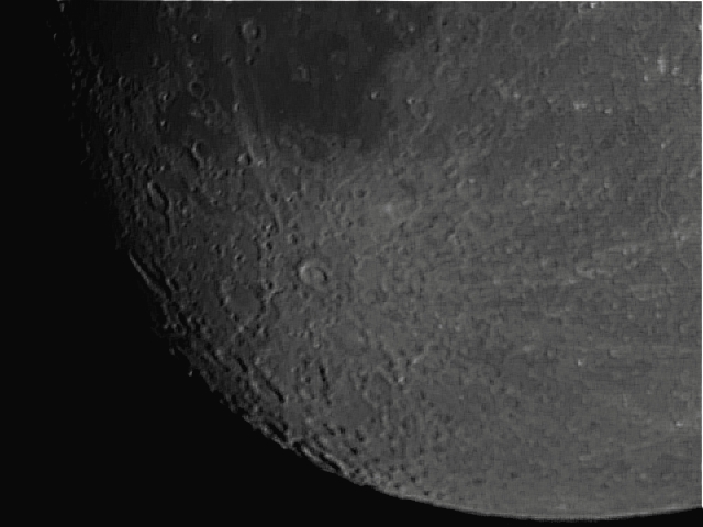 Luna Detalle V.bmp -       DETALLE LUNA (ZONA SUROESTE-CR�TER TYCHO)      * Fecha:   2006     * Lugar:   Ba�os de Montemayor (C�ceres)     * Telescopio:   Refractor Alstar 80/900     * Montura:   EQ2     * C�mara:   Webcam Toucam pro-2 sin modificar     * M�todo:   Foco primario      * Procesado:   procesado con RegiStax      * Visibilidad:   Regular   